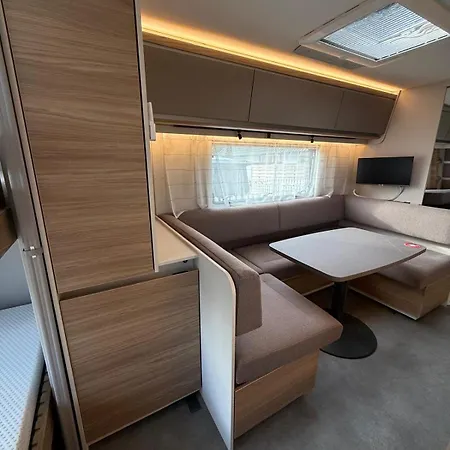 Hellove Premium Air-c Caravans Nowe Klimatyzowane Przyczepy - Kite & Wind, Polwysep Helski * 亚斯塔尔尼亚