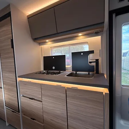 Hellove Premium Air-c Caravans Nowe Klimatyzowane Przyczepy - Kite & Wind, Polwysep Helski Kemp