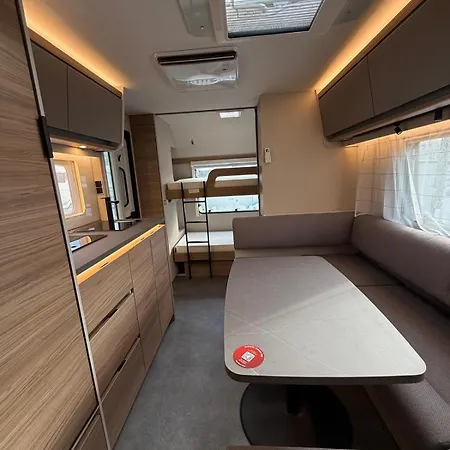Kemp Hellove Premium Air-c Caravans Nowe Klimatyzowane Przyczepy - Kite & Wind, Polwysep Helski *