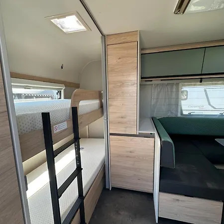 Kemp Hellove Premium Air-c Caravans Nowe Klimatyzowane Przyczepy - Kite & Wind, Polwysep Helski Jastarnia