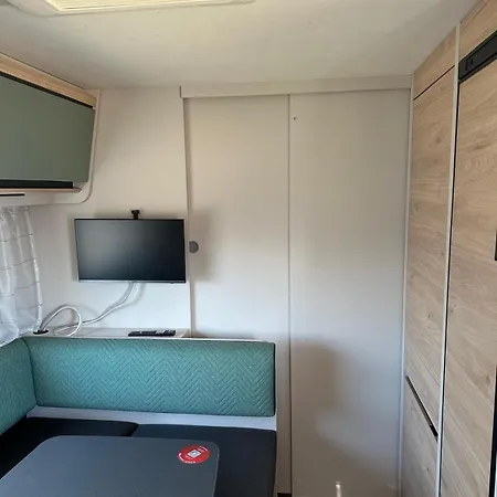 Kemp Hellove Premium Air-c Caravans Nowe Klimatyzowane Przyczepy - Kite & Wind, Polwysep Helski Jastarnia