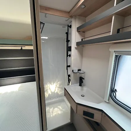 Hellove Premium Air-c Caravans Nowe Klimatyzowane Przyczepy - Kite & Wind, Polwysep Helski * 亚斯塔尔尼亚